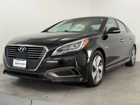 Used 2016 Hyundai Sonata Limited w/ Option Group 02 FWD image 3