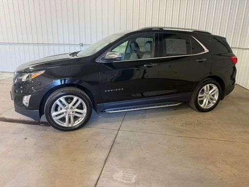 Used 2018 Chevrolet Equinox Premier FWD image 2