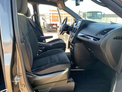 Used 2018 Dodge Grand Caravan SE FWD image 26
