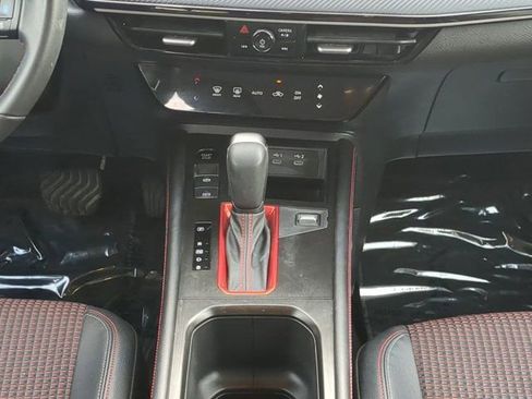 Used 2025 Nissan Kicks SR image 18