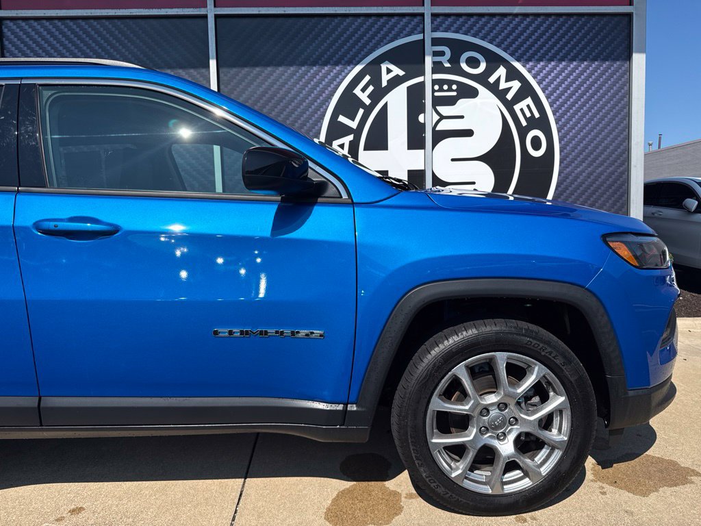 Used 2022 Jeep Compass Latitude AWD/4WD image 3