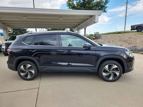 New 2025 Volkswagen Taos SE image 2