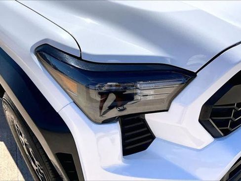 Certified 2024 Toyota Tacoma TRD Off-Road AWD/4WD image 28
