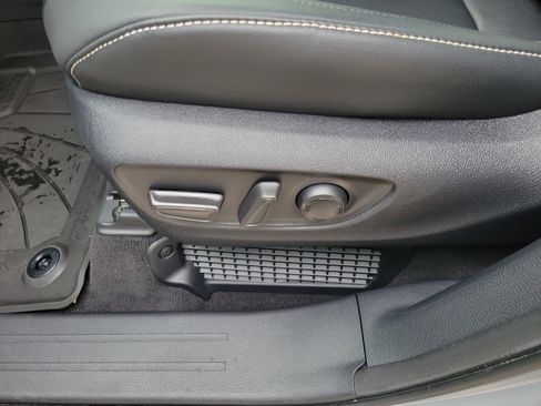 Used 2026 Toyota Sienna XSE AWD/4WD image 10