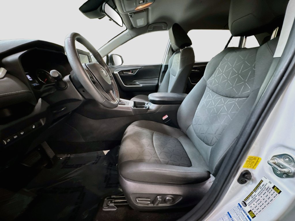 Used 2020 Toyota RAV4 XLE w/ XLE Grade Weather Package AWD/4WD image 24