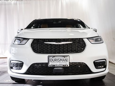 New 2026 Chrysler Pacifica Pinnacle image 2