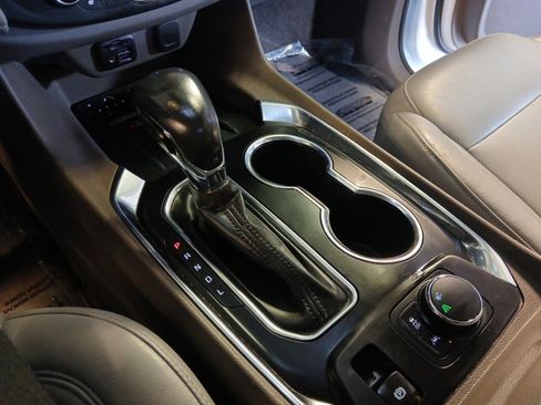 Used 2021 Chevrolet Traverse Premier image 20