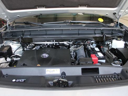 Used 2021 Toyota Highlander Limited AWD/4WD image 10