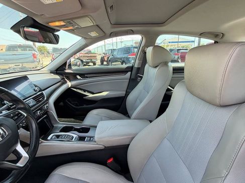 Used 2018 Honda Accord Touring image 14