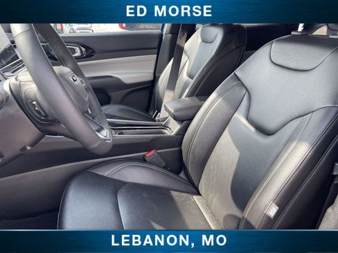 Used 2025 Jeep Compass Limited AWD/4WD image 19