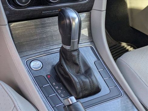 Used 2018 Volkswagen Passat 2.0T SE image 9