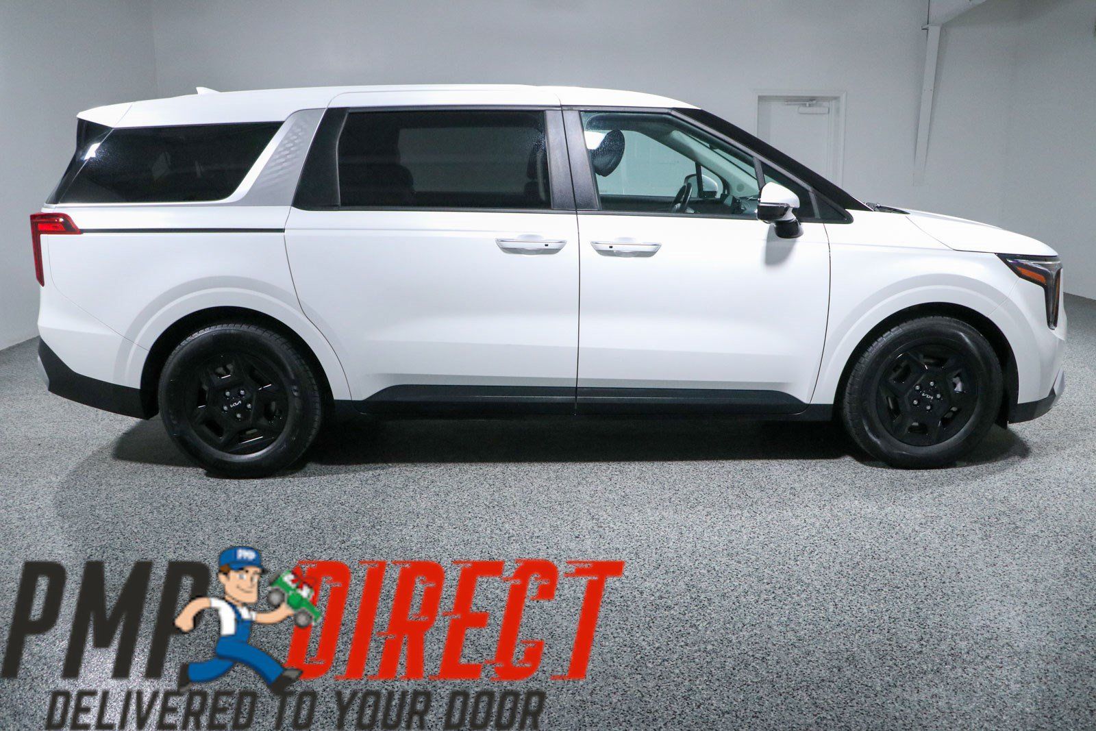 Used 2025 Kia Carnival FWD image 6
