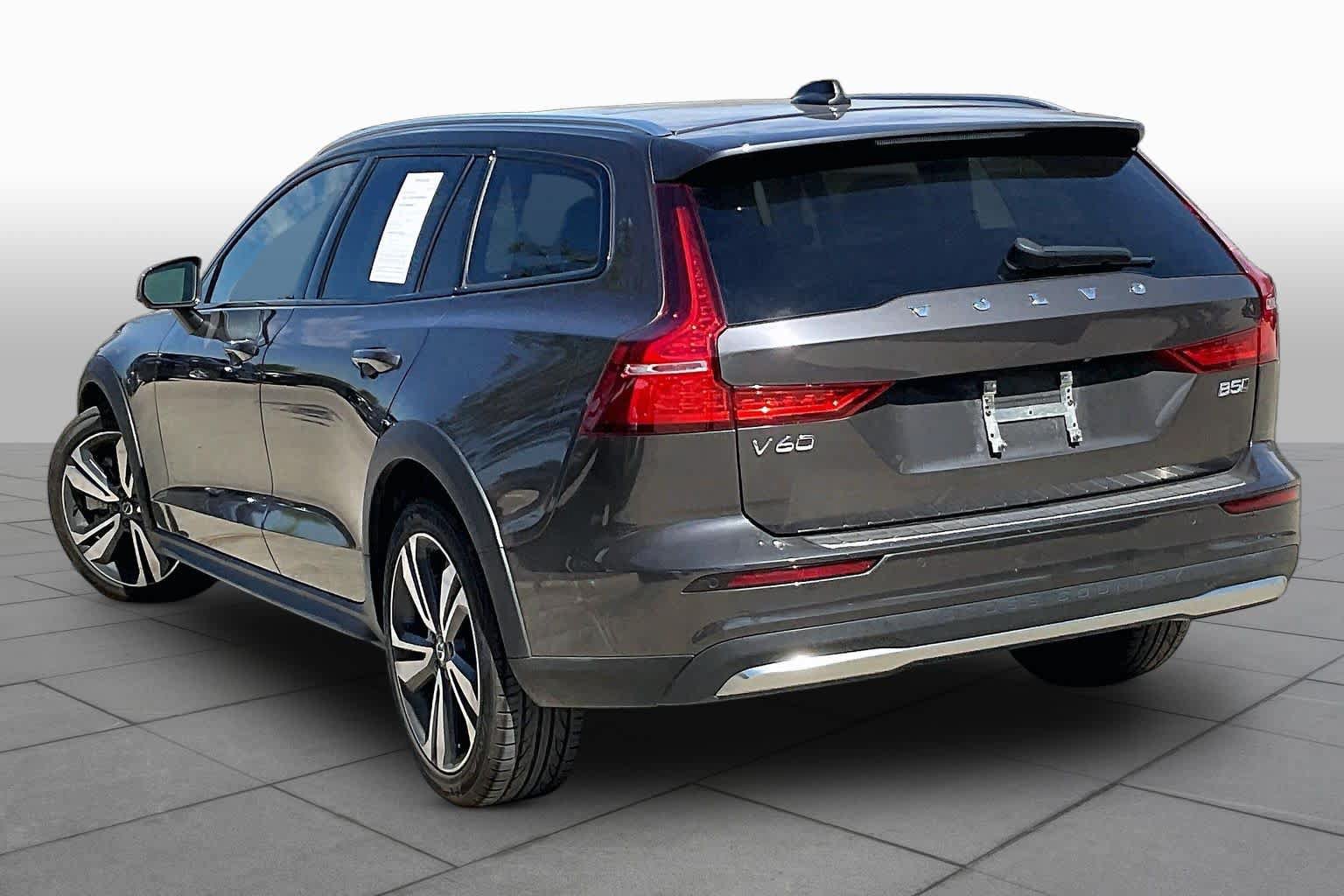 Used 2025 Volvo V60 B5 Cross Country Plus AWD/4WD image 12