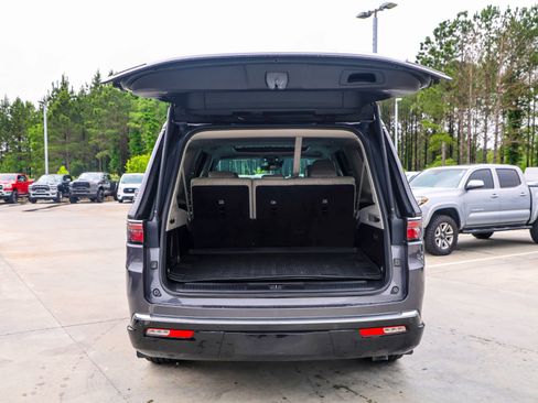 Used 2023 Jeep Wagoneer L Series III w/ Premium Group I AWD/4WD image 7