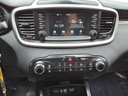Used 2020 Kia Sorento LX AWD/4WD image 15