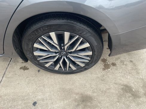 Used 2024 Nissan Altima 2.5 SV image 14