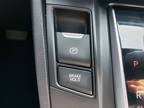 Used 2018 Honda CR-V Touring image 21
