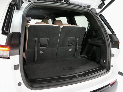 Used 2023 Jeep Grand Cherokee L Limited w/ Black Appearance Package image 9