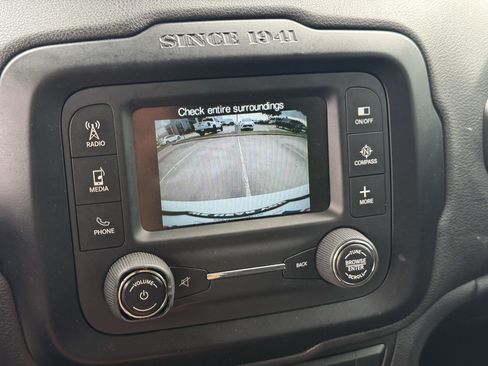 Used 2015 Jeep Renegade Latitude w/ Popular Equipment Group FWD image 21