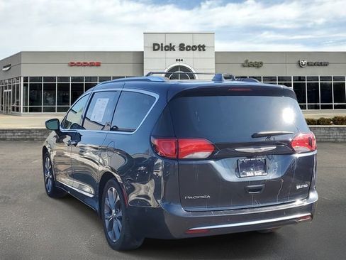 Used 2019 Chrysler Pacifica Limited w/ Tire & Wheel Group image 3