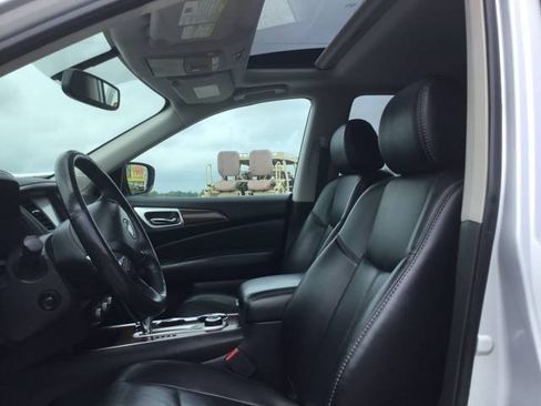 Used 2018 Nissan Pathfinder Platinum AWD/4WD image 14