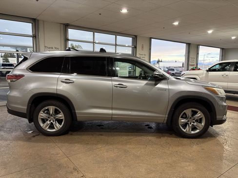 Used 2015 Toyota Highlander Limited image 3