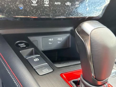 New 2025 Nissan Kicks SR image 25