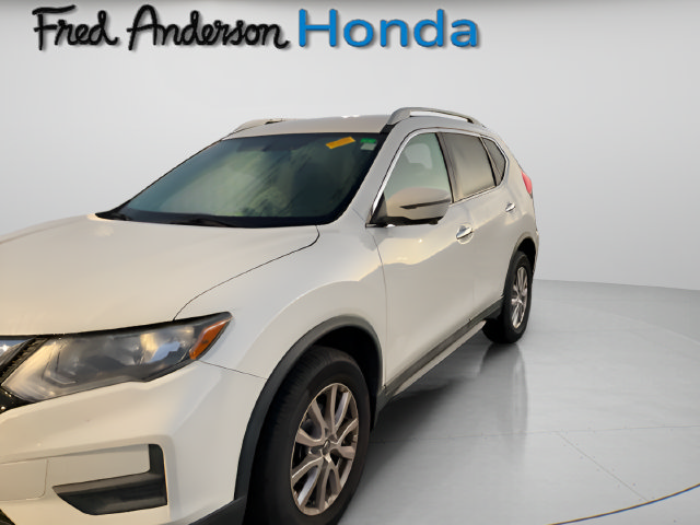 Used 2017 Nissan Rogue SV w/ SV Premium Package AWD/4WD image 3