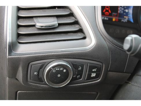 Used 2023 Ford Edge Titanium image 19