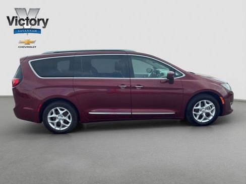 Used 2017 Chrysler Pacifica Touring-L Plus image 8