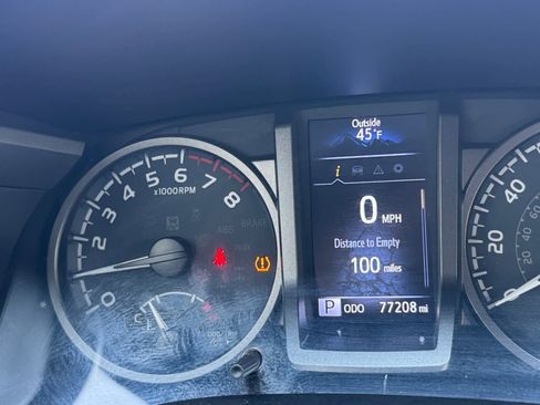 Used 2022 Toyota Tacoma TRD Off-Road image 22