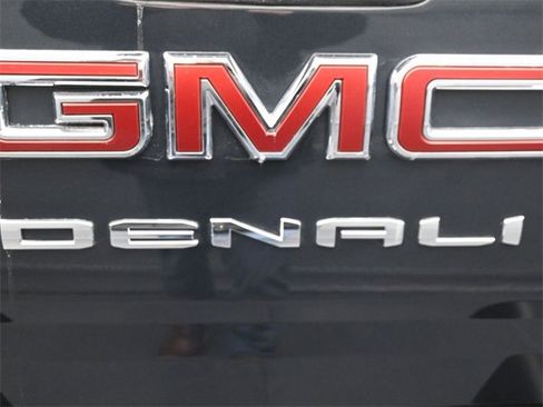 Used 2021 GMC Canyon Denali image 15