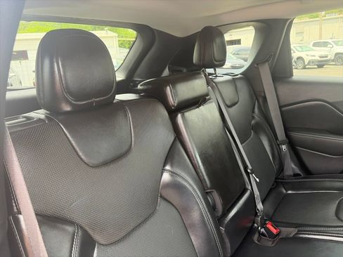 Used 2020 Jeep Cherokee Limited AWD/4WD image 32