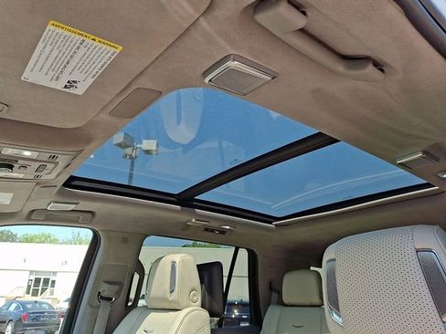 Used 2022 Cadillac Escalade Premium Luxury Platinum w/ Heavy-Duty Trailer Package AWD/4WD image 18