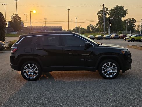 Used 2023 Jeep Compass Latitude AWD/4WD image 8