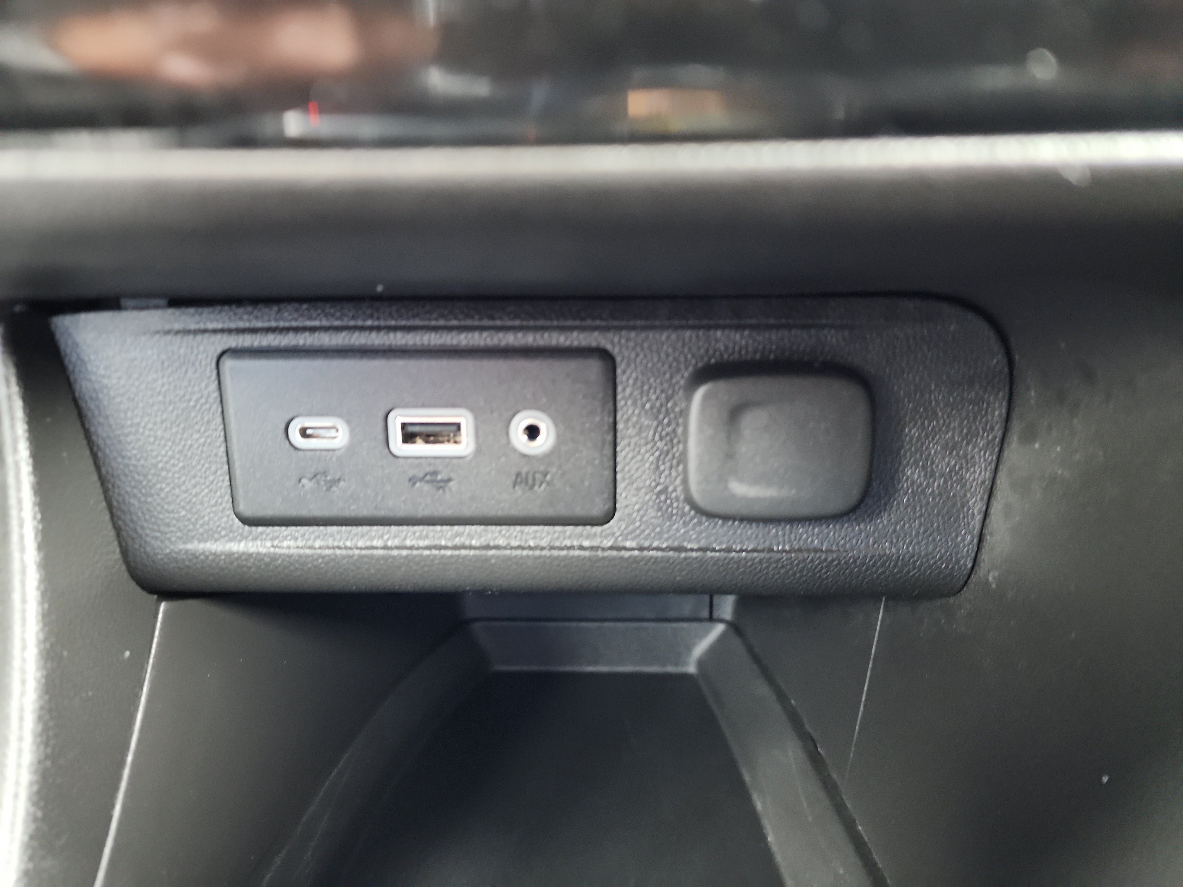 Certified 2021 Buick Encore GX Select AWD/4WD image 14