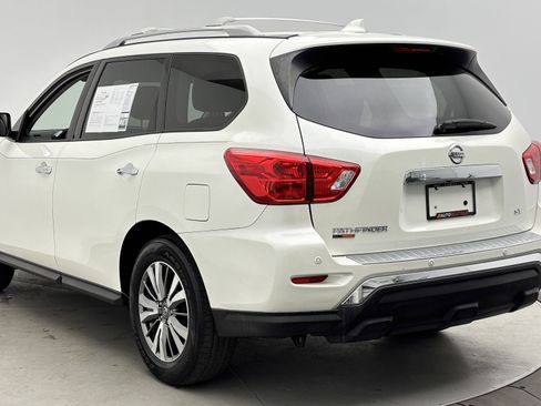 Used 2019 Nissan Pathfinder SL w/ Cargo Package image 6