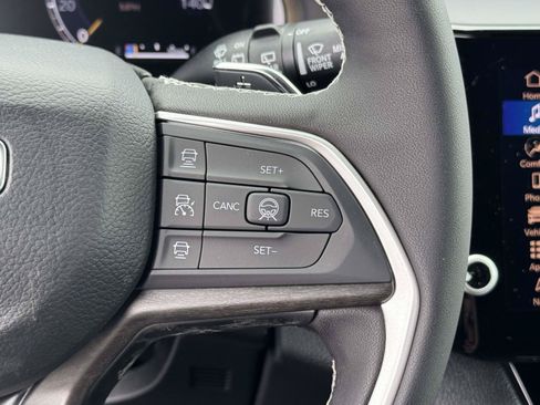 New 2026 Jeep Grand Cherokee Altitude AWD/4WD image 9