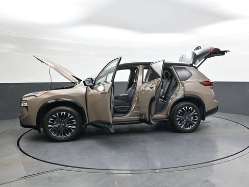 Used 2024 Nissan Rogue Platinum image 40