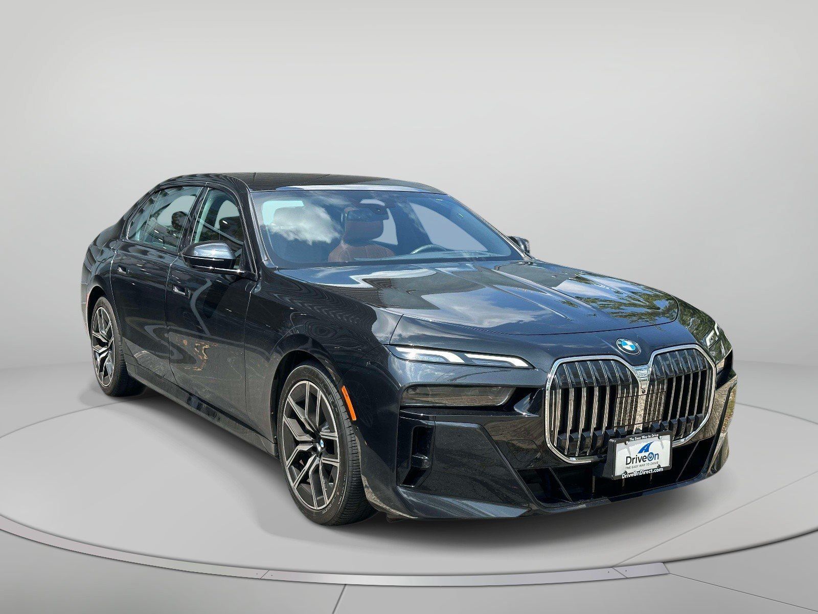 Used 2023 BMW 740i w/ Parking Assistance Package RWD image 5