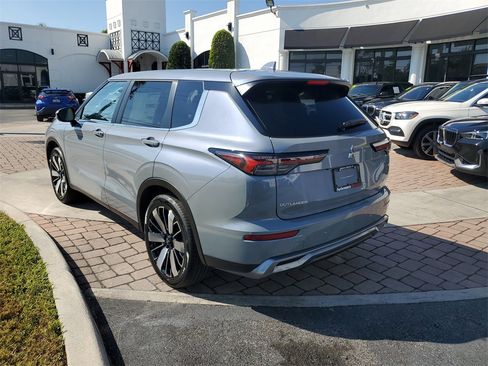 New 2026 Mitsubishi Outlander SE image 4