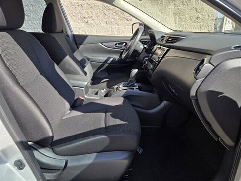 Used 2021 Nissan Rogue Sport S image 19