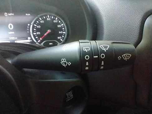 Used 2021 Jeep Renegade Latitude FWD image 29
