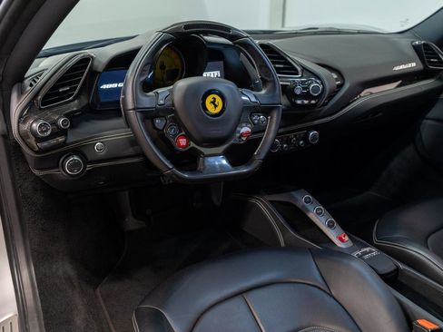 Used 2018 Ferrari 488 GTB image 2
