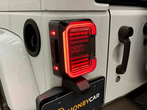 Used 2017 Jeep Wrangler Unlimited Sahara image 23