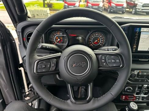 New 2025 Jeep Gladiator Rubicon w/ Convenience Group image 20