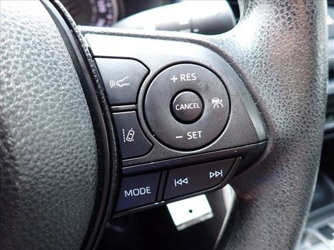 Used 2022 Toyota RAV4 LE AWD/4WD image 22