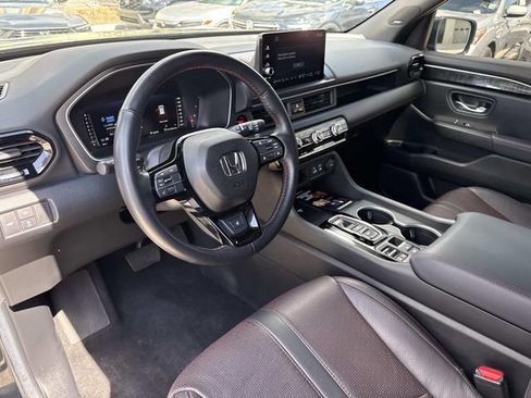 Certified 2025 Honda Pilot Black Edition image 18