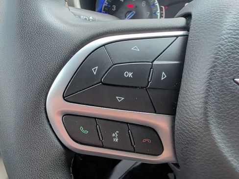 Used 2024 Chrysler Pacifica Touring-L FWD image 33