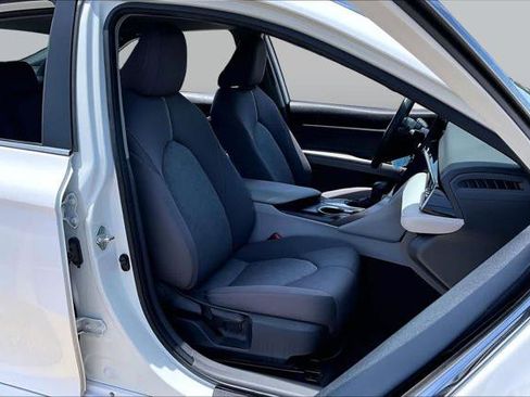 Certified 2022 Toyota Camry LE FWD image 9